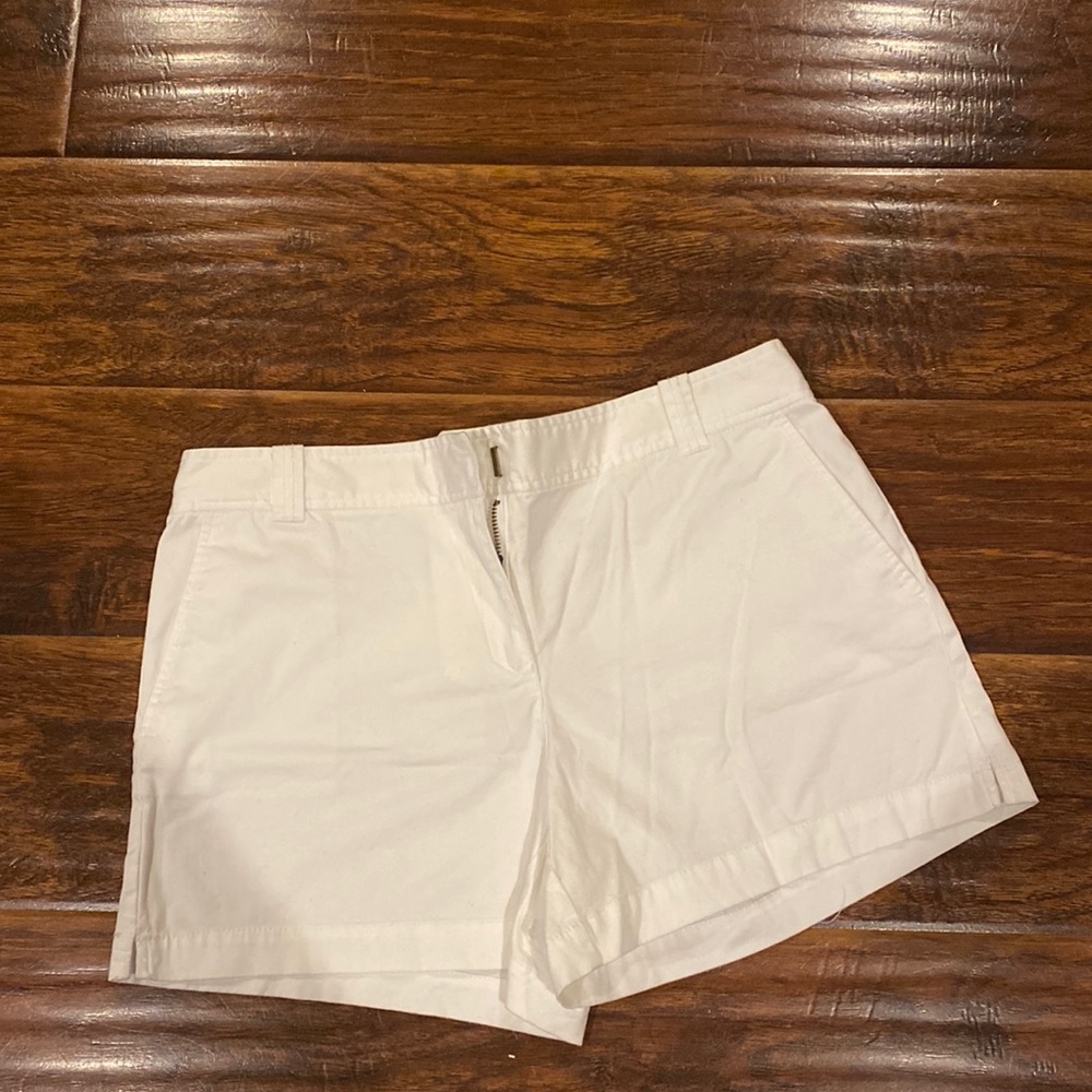 brand new york & company shorts
White color
size 8